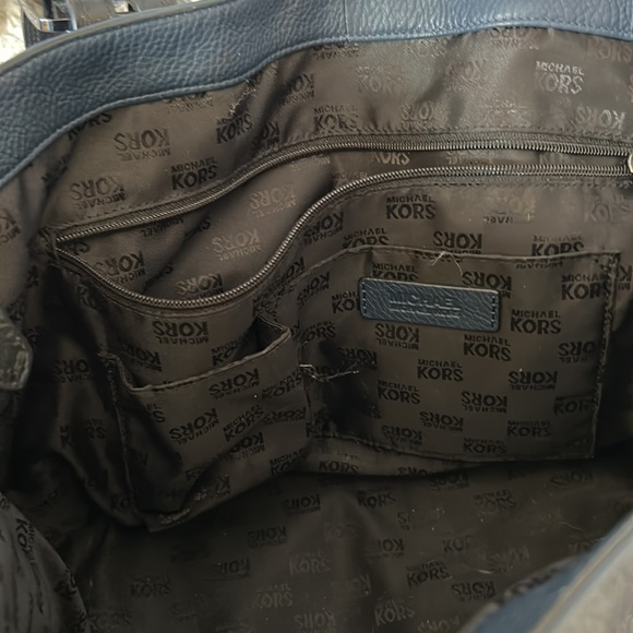 Nice Large Authentic Michael Kors Navy & Black Leather Purse in Great Condition - Picture 12 of 13